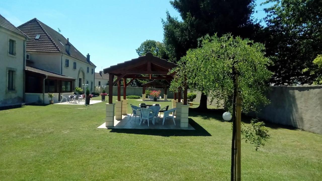 Hotel Le Domaine Des Papillons Beaujeu-Saint-Vallier-et-Pierrejux Exteriér fotografie