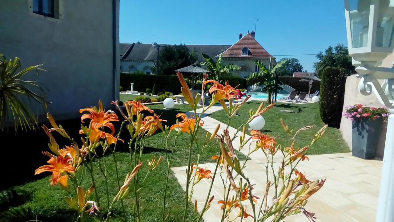 Hotel Le Domaine Des Papillons Beaujeu-Saint-Vallier-et-Pierrejux Exteriér fotografie
