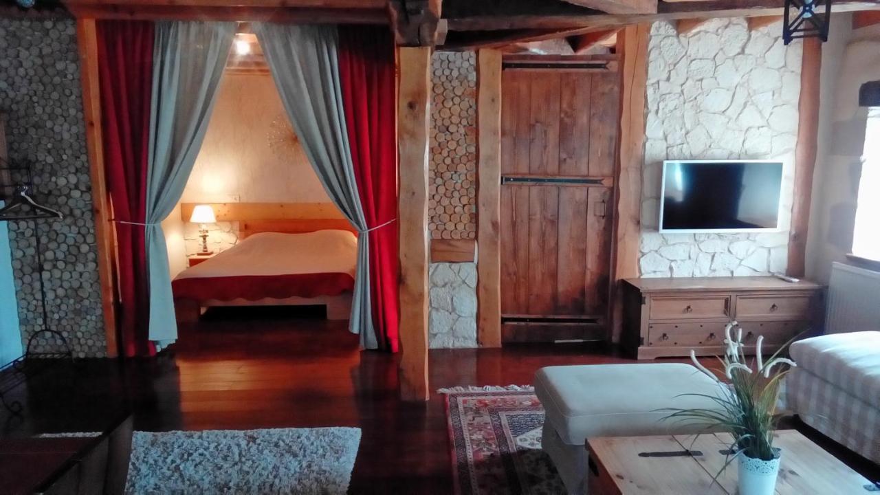 Hotel Le Domaine Des Papillons Beaujeu-Saint-Vallier-et-Pierrejux Exteriér fotografie