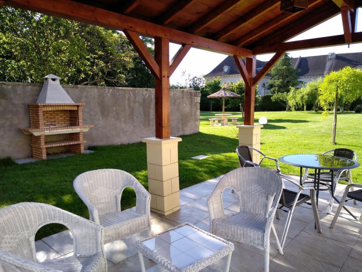 Hotel Le Domaine Des Papillons Beaujeu-Saint-Vallier-et-Pierrejux Exteriér fotografie