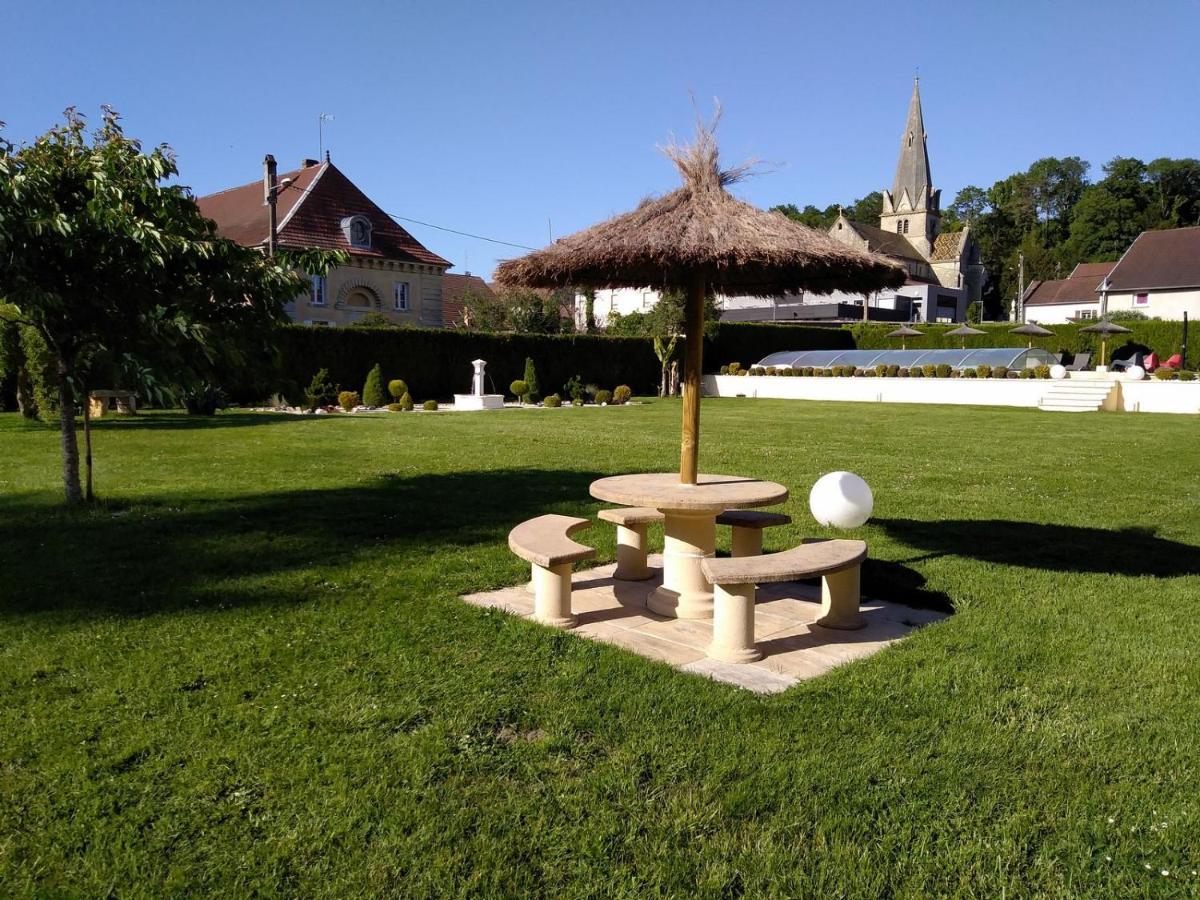 Hotel Le Domaine Des Papillons Beaujeu-Saint-Vallier-et-Pierrejux Exteriér fotografie