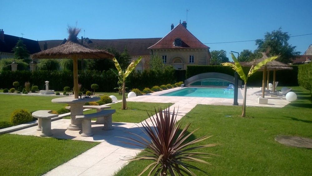 Hotel Le Domaine Des Papillons Beaujeu-Saint-Vallier-et-Pierrejux Exteriér fotografie