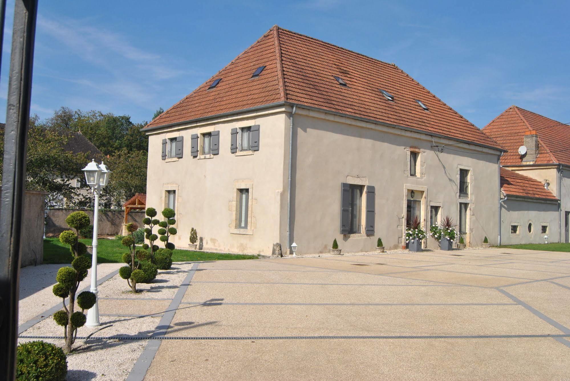 Hotel Le Domaine Des Papillons Beaujeu-Saint-Vallier-et-Pierrejux Exteriér fotografie