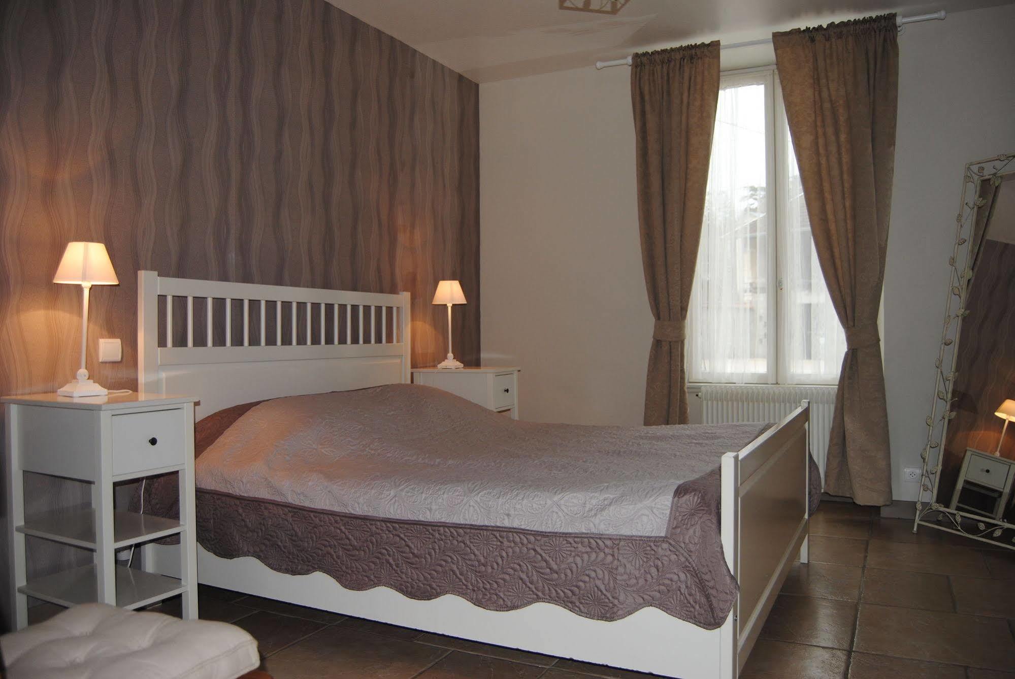 Hotel Le Domaine Des Papillons Beaujeu-Saint-Vallier-et-Pierrejux Exteriér fotografie