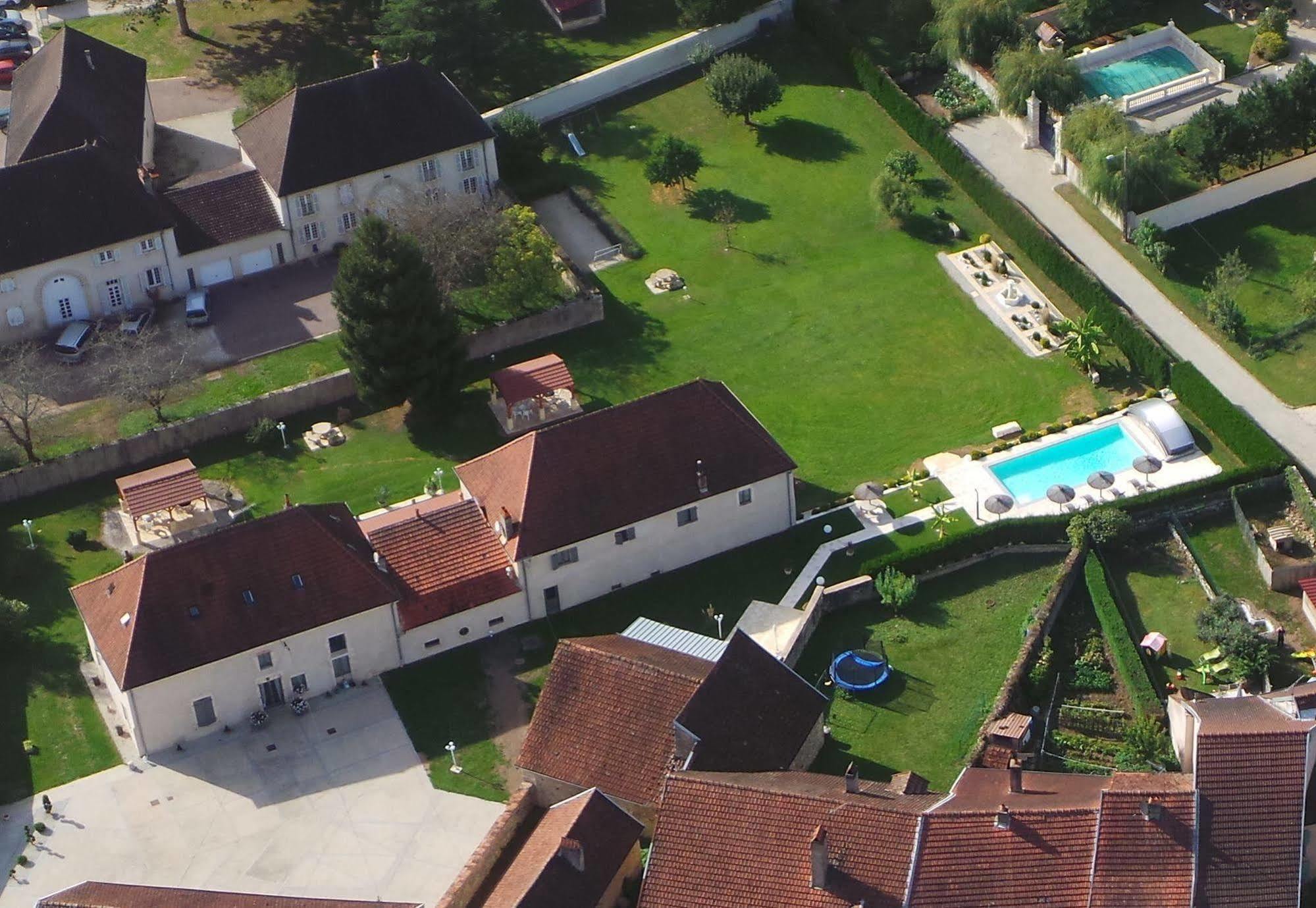Hotel Le Domaine Des Papillons Beaujeu-Saint-Vallier-et-Pierrejux Exteriér fotografie