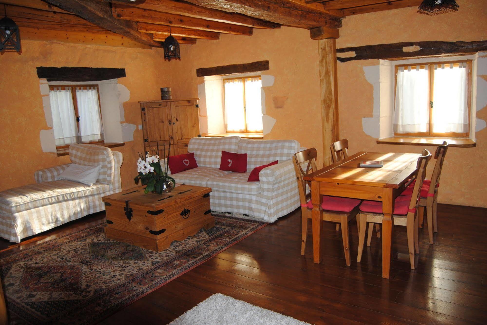 Hotel Le Domaine Des Papillons Beaujeu-Saint-Vallier-et-Pierrejux Exteriér fotografie
