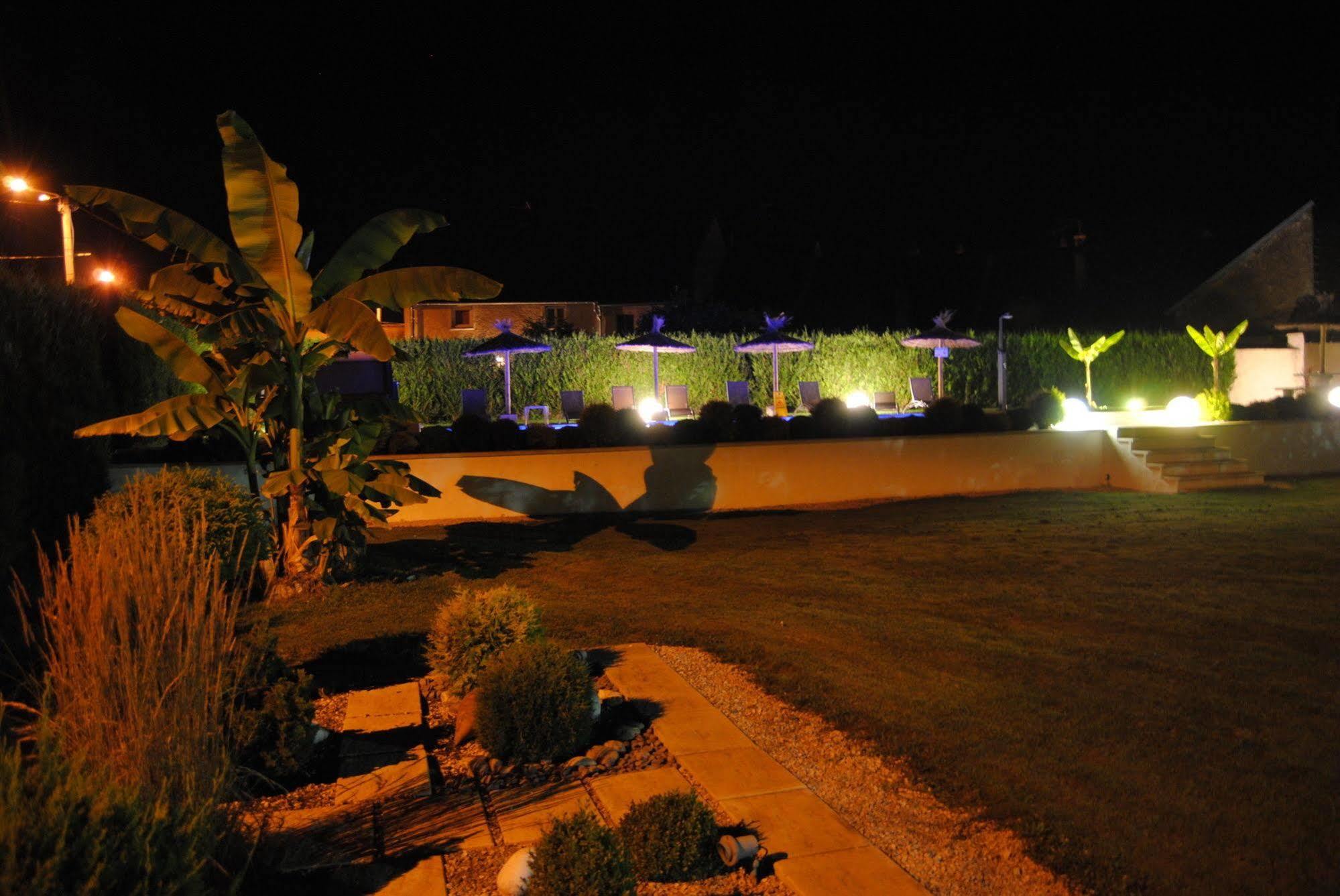 Hotel Le Domaine Des Papillons Beaujeu-Saint-Vallier-et-Pierrejux Exteriér fotografie