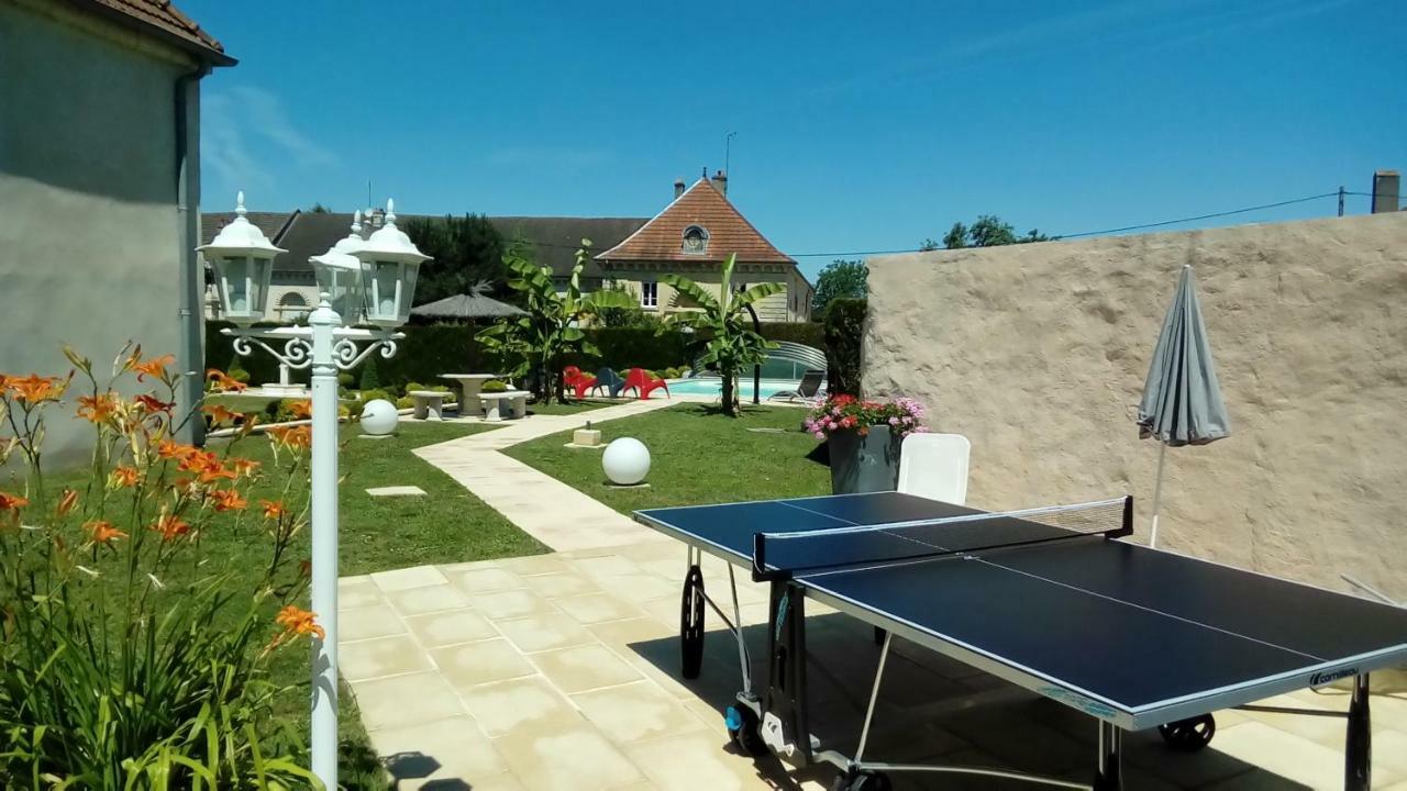 Hotel Le Domaine Des Papillons Beaujeu-Saint-Vallier-et-Pierrejux Exteriér fotografie