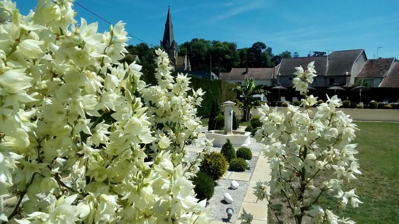 Hotel Le Domaine Des Papillons Beaujeu-Saint-Vallier-et-Pierrejux Exteriér fotografie