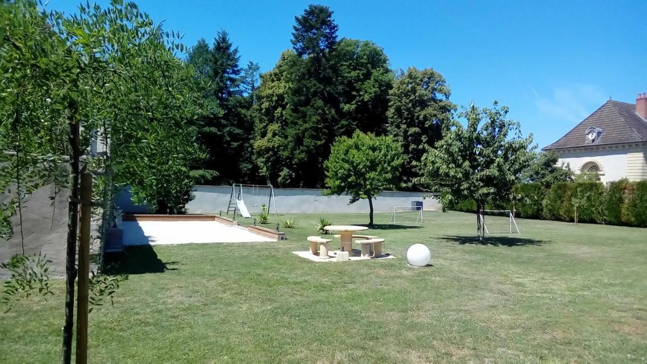 Hotel Le Domaine Des Papillons Beaujeu-Saint-Vallier-et-Pierrejux Exteriér fotografie