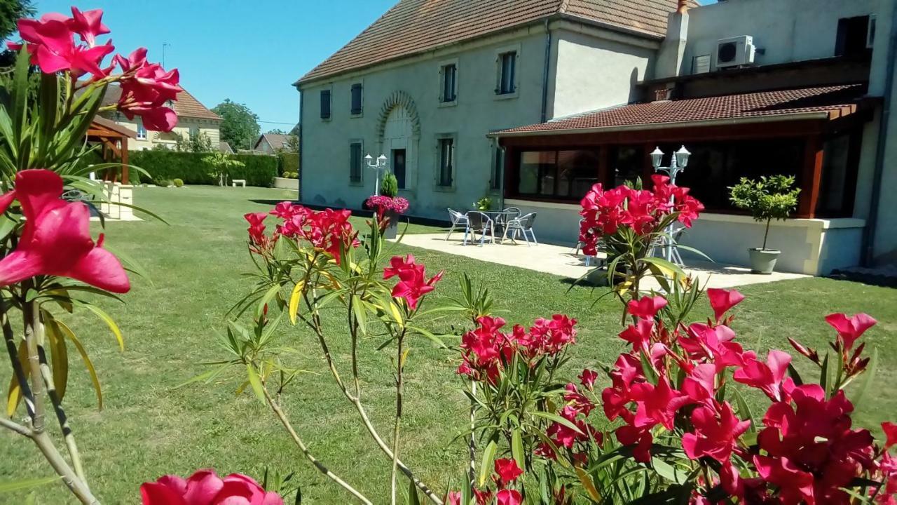 Hotel Le Domaine Des Papillons Beaujeu-Saint-Vallier-et-Pierrejux Exteriér fotografie