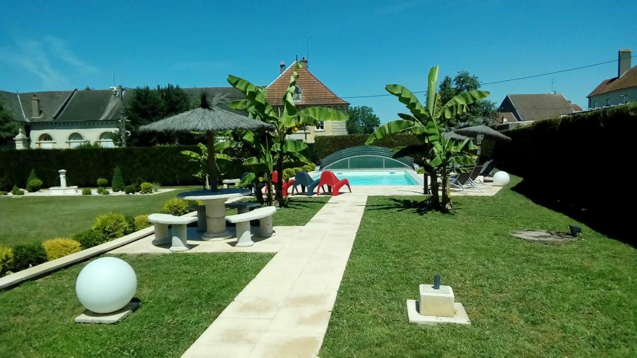 Hotel Le Domaine Des Papillons Beaujeu-Saint-Vallier-et-Pierrejux Exteriér fotografie